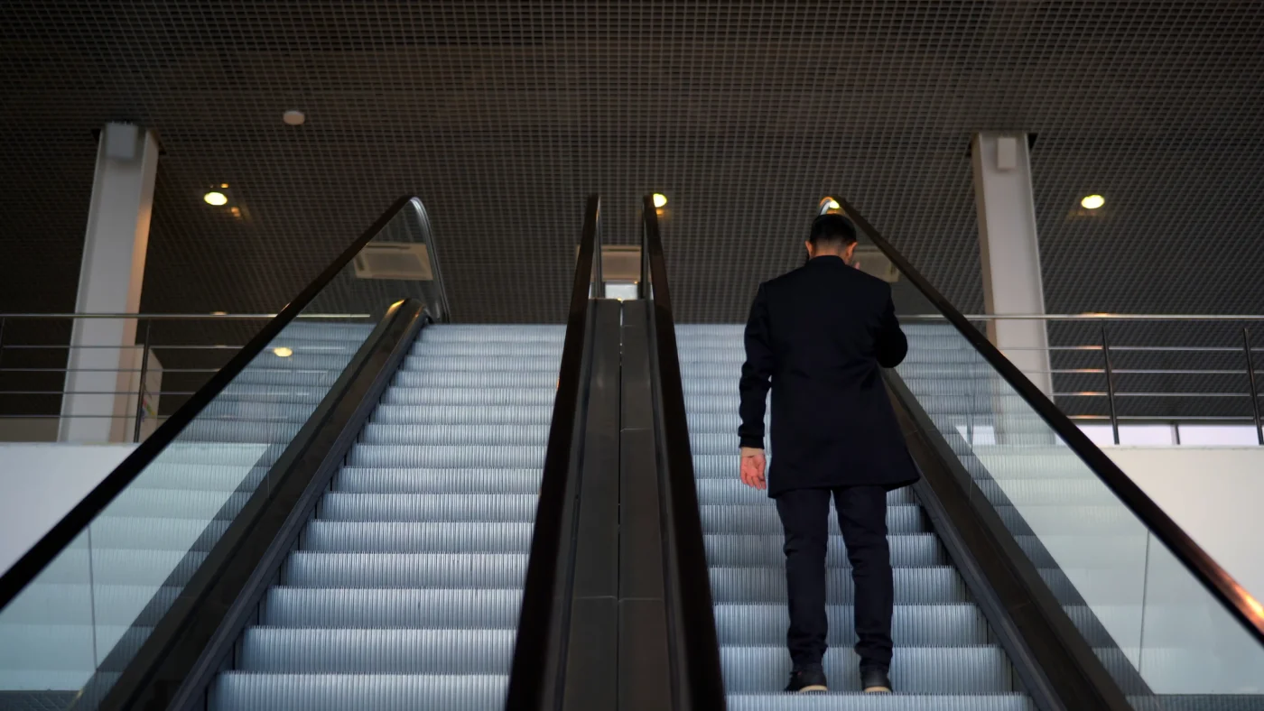 วิธีเลือกบันไดเลื่อน,how to choose escalator,บันไดเลื่อน,escalator,บันไดเลื่อน hyundai,บันไดเลื่อน ฮุนได,hyundai escalator,วัสดุก่อสร้าง,loxcons,lox cons,loxley,lox lift,lift
